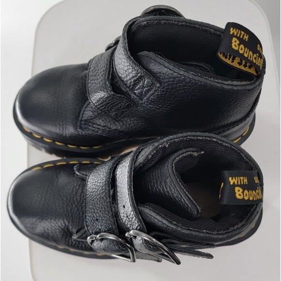 Dr Martens Devon Heart boots in black - Picture 2 of 11